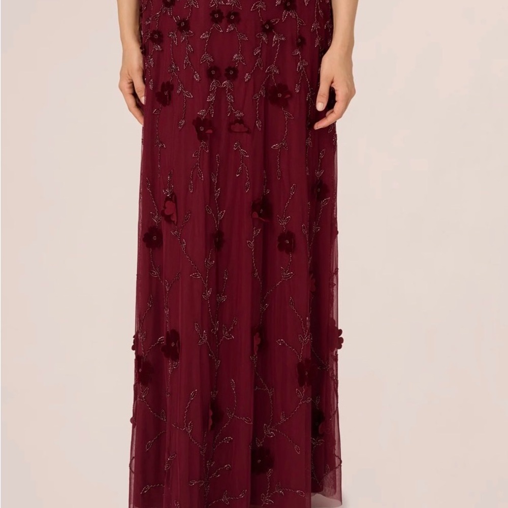 Elegant Burgundy Embellished V-Neck Evening Gown - Picture 4 of 6